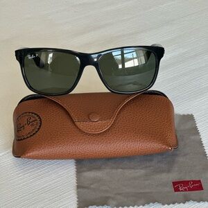 Ray-Ban Black Sunglasses with Brown Case